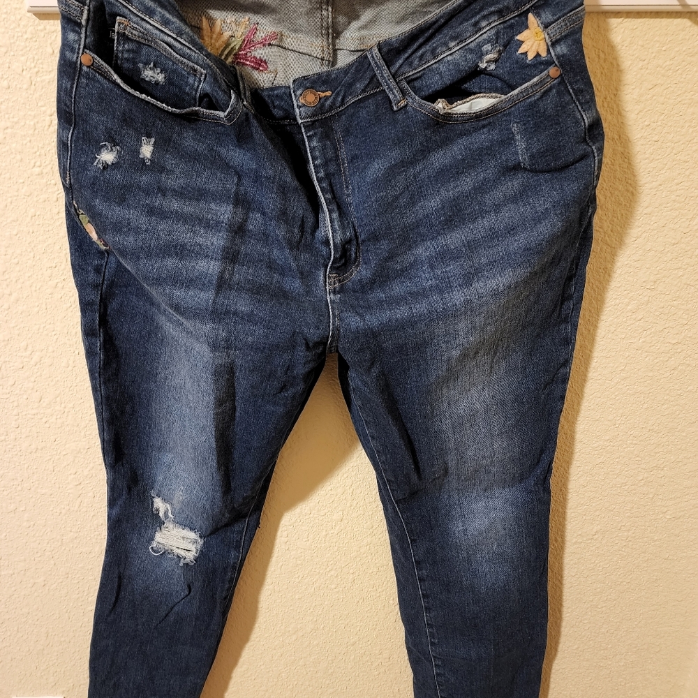 Judy blue boyfriend fit size 20